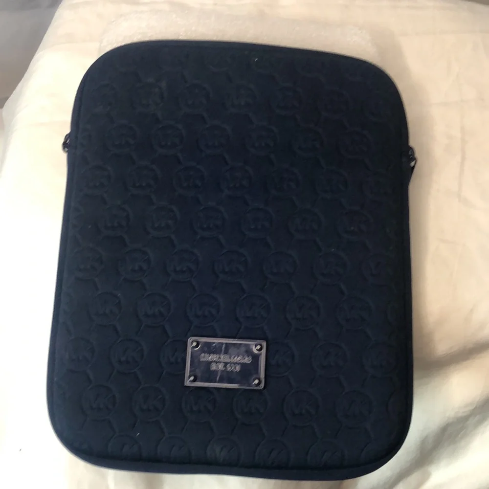 MICHAEL KORS Blue tablet case.